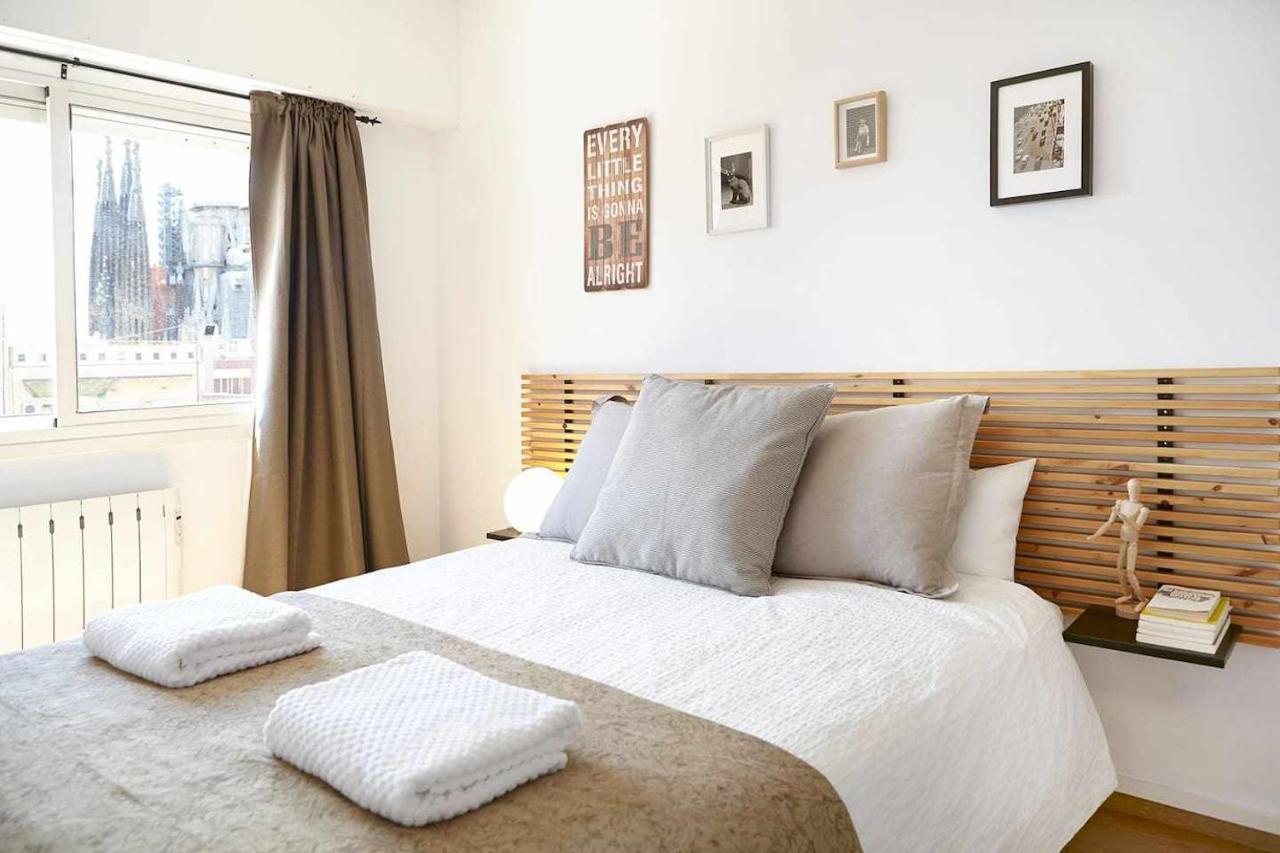 Sagrada Familia Views Apartment Barcelona Bagian luar foto